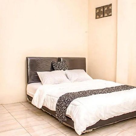 Samar Wulu Guest House Syariah RedPartner Ketapang  Bagian luar foto
