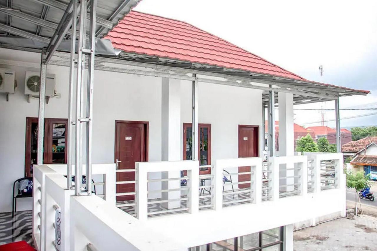 Samar Wulu Guest House Syariah RedPartner Ketapang  Bagian luar foto