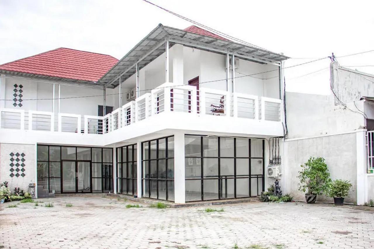 Samar Wulu Guest House Syariah RedPartner Ketapang  Bagian luar foto