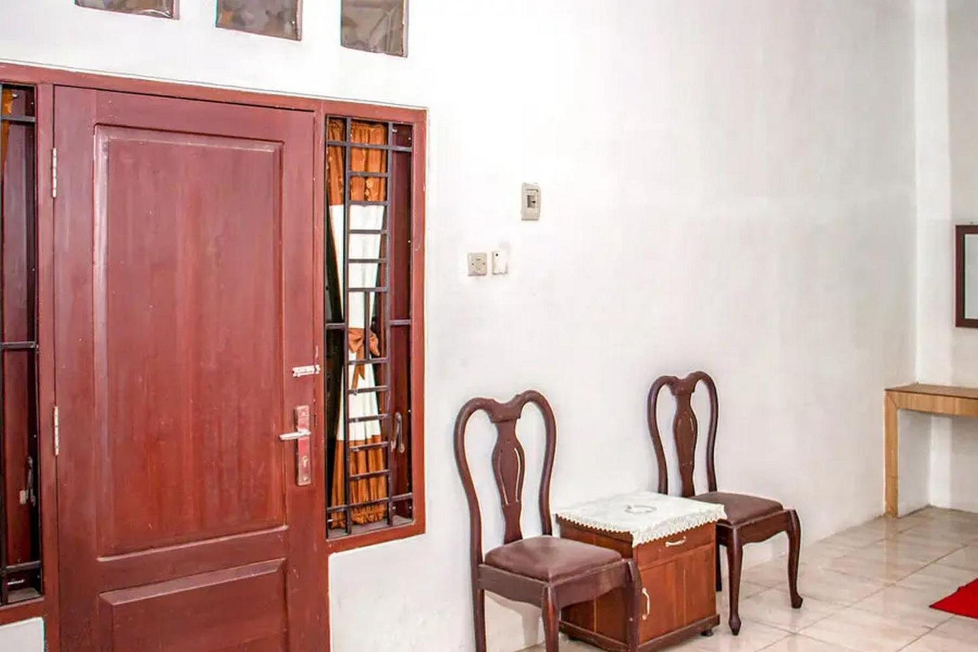 Samar Wulu Guest House Syariah RedPartner Ketapang  Bagian luar foto