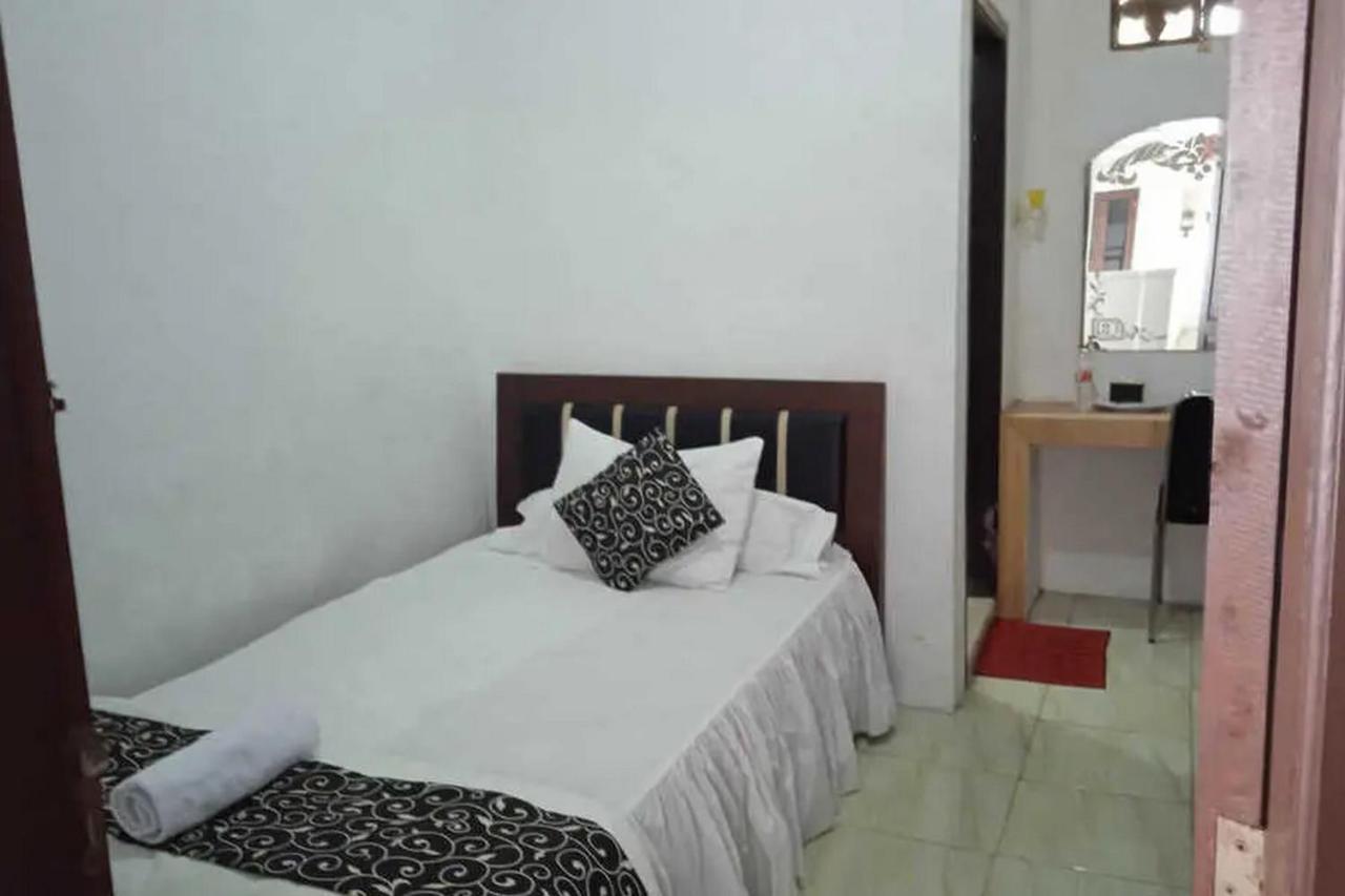 Samar Wulu Guest House Syariah RedPartner Ketapang  Bagian luar foto