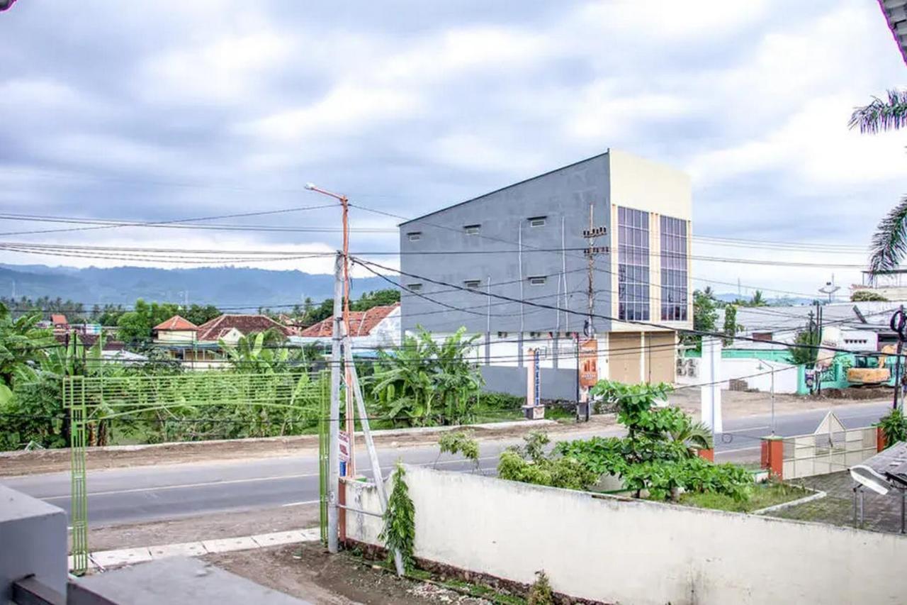 Samar Wulu Guest House Syariah RedPartner Ketapang  Bagian luar foto